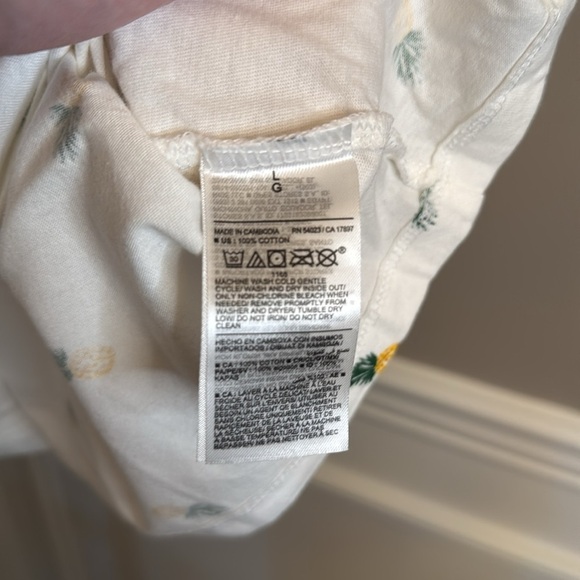 Old Navy pineapple print white T-shirt size large - Picture 3 of 5
